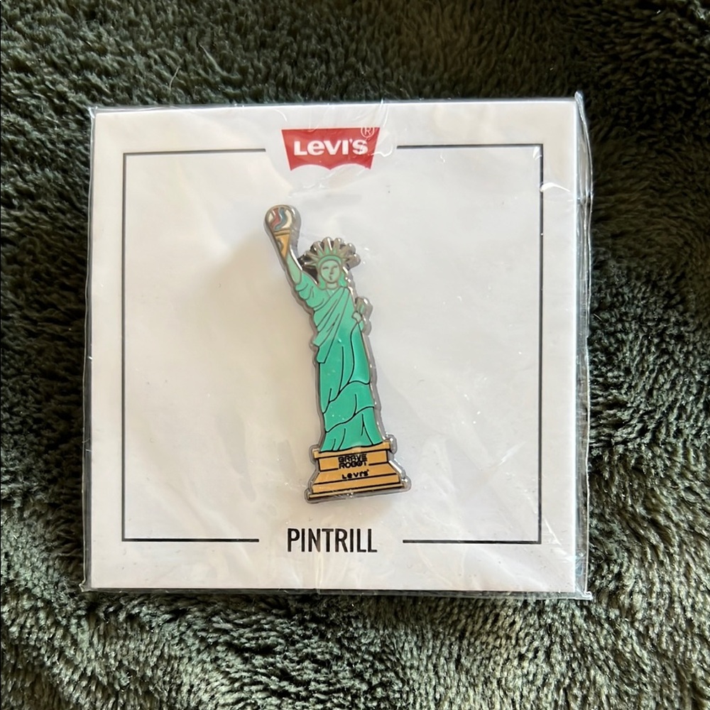 Levi's Pintrill Statue of Liberty Pin